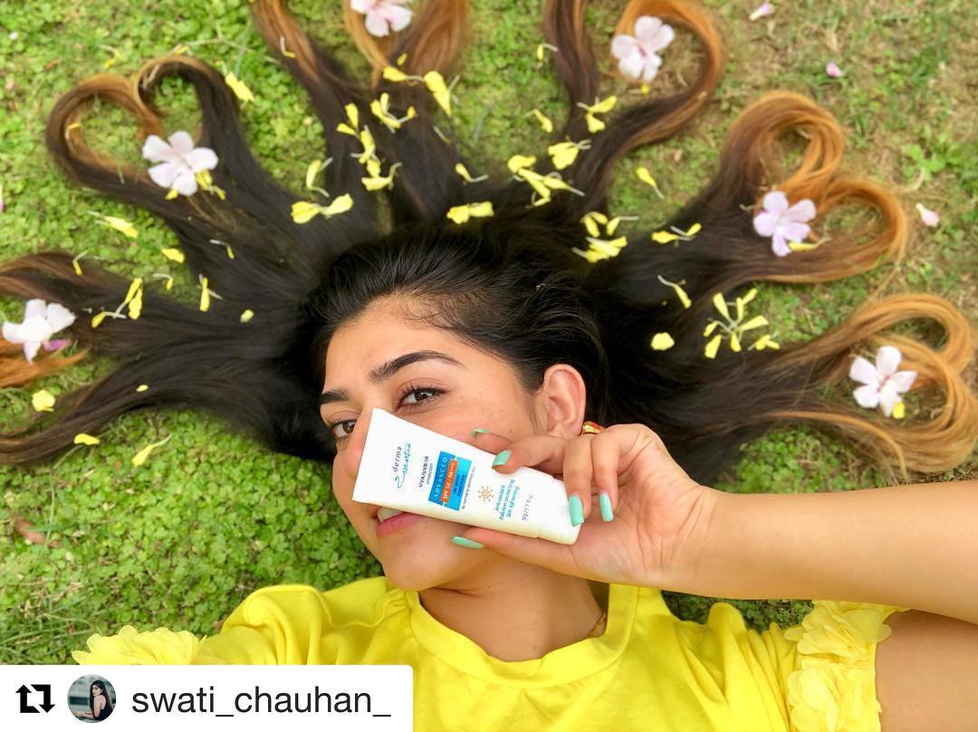 DermaEssentia's tweet photo. #Repost @swati_chauhan_ ・・・
Recently @derma.essentia sent me their 2 products 🌼) Advanced SPF 50 #GelBasedSunscreen 🌼) ANTI-ageing #serum. .
.
.
More skin exposure more chances of skin issues. https://t.co/eD7B9LyBV3

#ExperienceHealthySkin https://t.co/QRNHtrlUgv