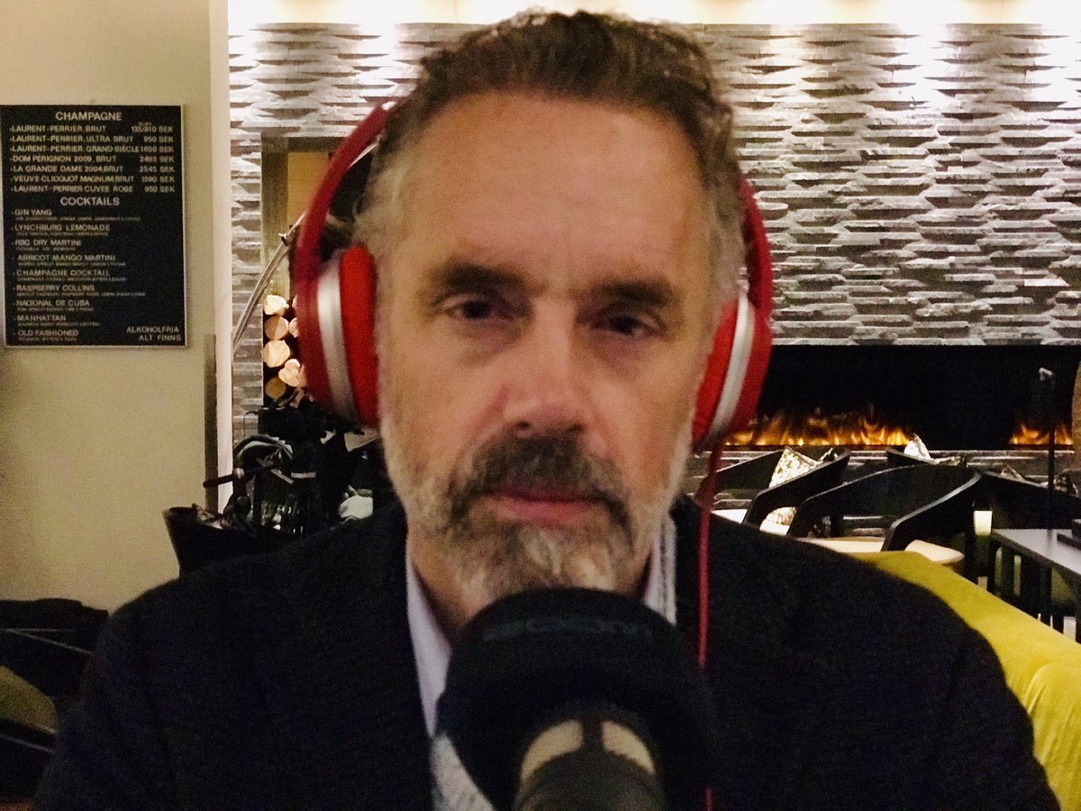 kvartalet's tweet photo. Jordan B Peterson ser tillbaka på sin vistelse i Sverige med blandade känslor. När Margot Wallströms angrepp kommer på tal blir han synbart irriterad.
- Någon i den maktpositionen borde göra sin hemläxa innan hon slänger ur sig förolämpningar, säger han.
https://t.co/2mk1DAu7IS https://t.co/OQnAhYSC2w