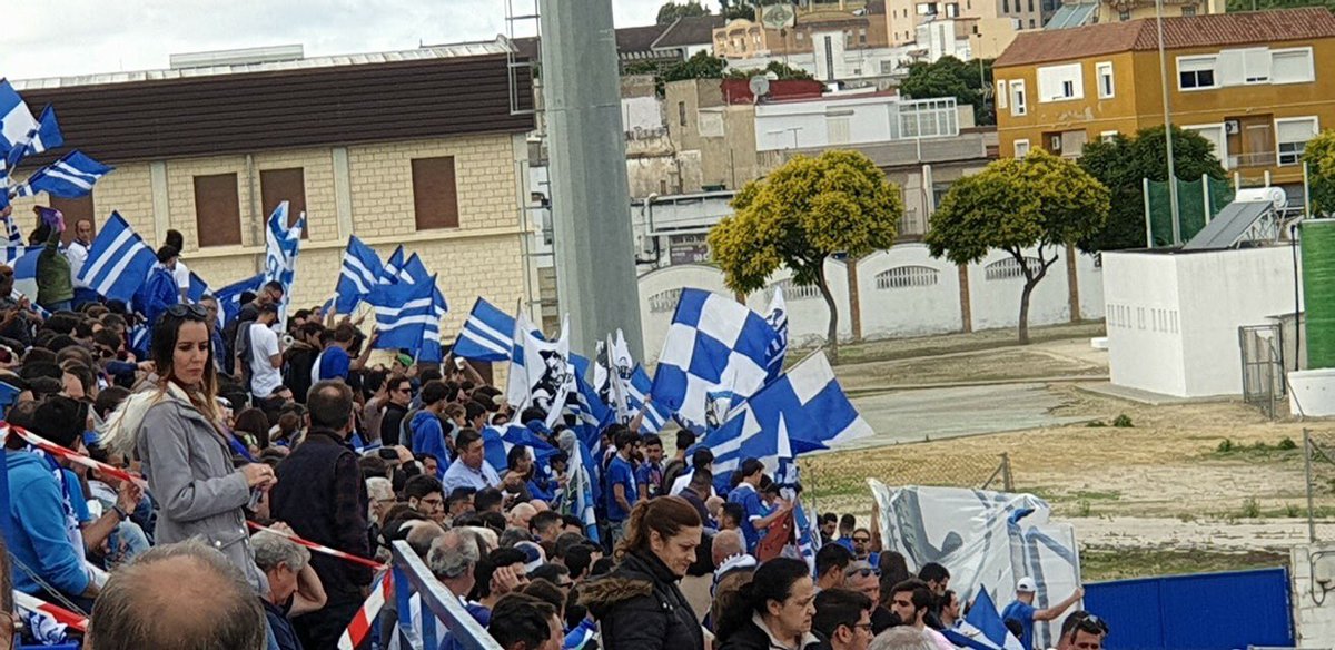 multitinta's tweet photo. @PilarHernandezG @XerezDFC @RBetisCantera @CanalSurRadio @lagranjugadacsr @litelchau Seamos objetivos, no??. Esa foto corresponde a la grada de Preferencia, que no se abre al público. Este era el ambiente: https://t.co/PMGBFQG2jH