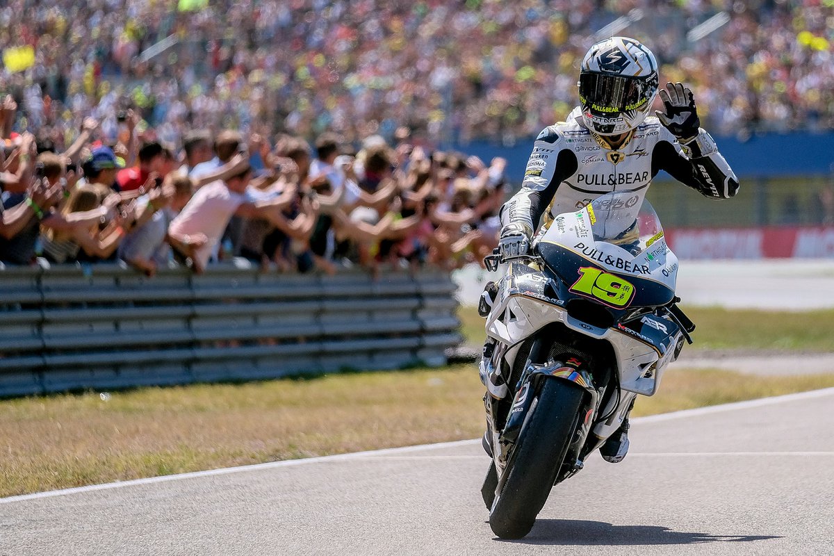 😕👋 It's a special week, a farewell week: the last race week of the season is here!

#ValenciaGP #MotoGP <a href="/19Bautista/">Alvaro Bautista Arce</a>