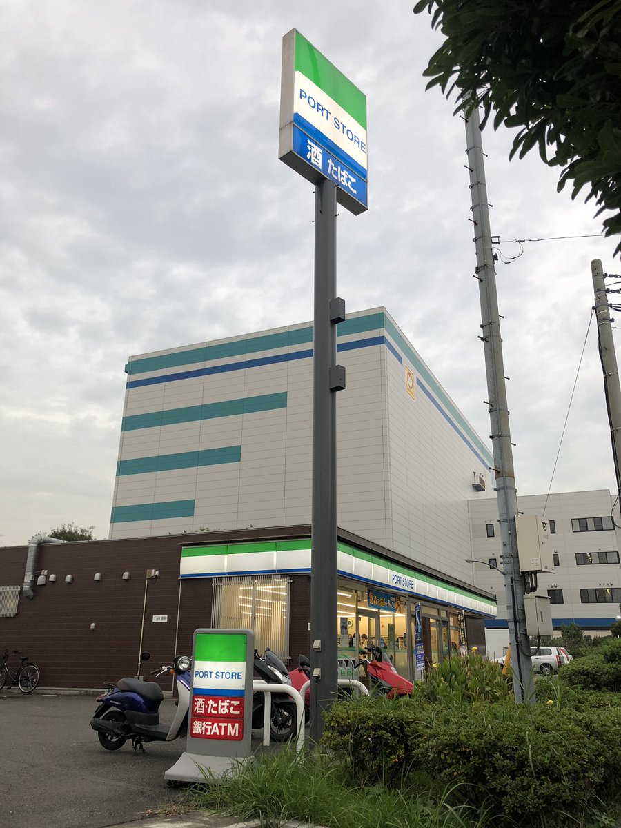 たゆる ファミマ特有の スマイルスターアンドサン マークもありますね 内装や商品は完全に普通のファミマです たゆる ファミマ特有の スマイルスターアンドサン マークもありますね 内装や商品は完全に普通のファミマです
