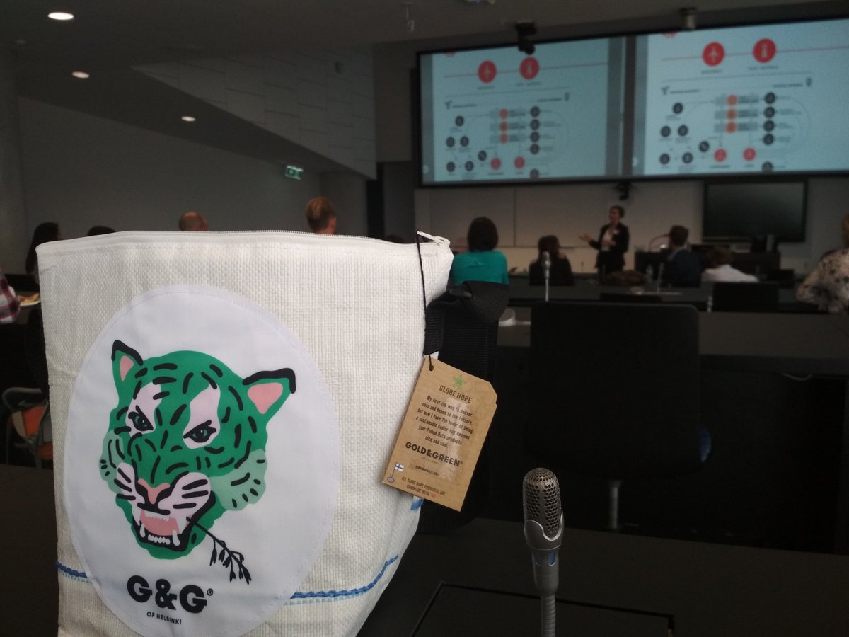 @GoldnGreenFoods #circulareconomy #nyhtökaura cold bag on display as a <a href="/GlobeHope/">Globe Hope</a> product <a href="/Loop_platform/">Powering the change</a> Powering Change for Circular Economy conference