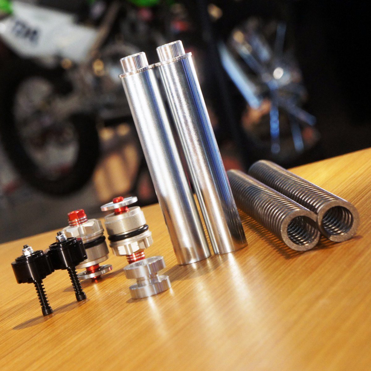 tdrmitra2000's tweet photo. Front Fork Kit #YSS for Yamaha X-MAX (SPECIAL SHORTEN) memberikan respon progresif dengan menggunakan PD fork valve pada suspensi standard. - https://t.co/ElJVIOIioK
.
#yss4G #FrontForkUpgradeKit #FrontForkKit #XMAX https://t.co/TbBY60WY0U