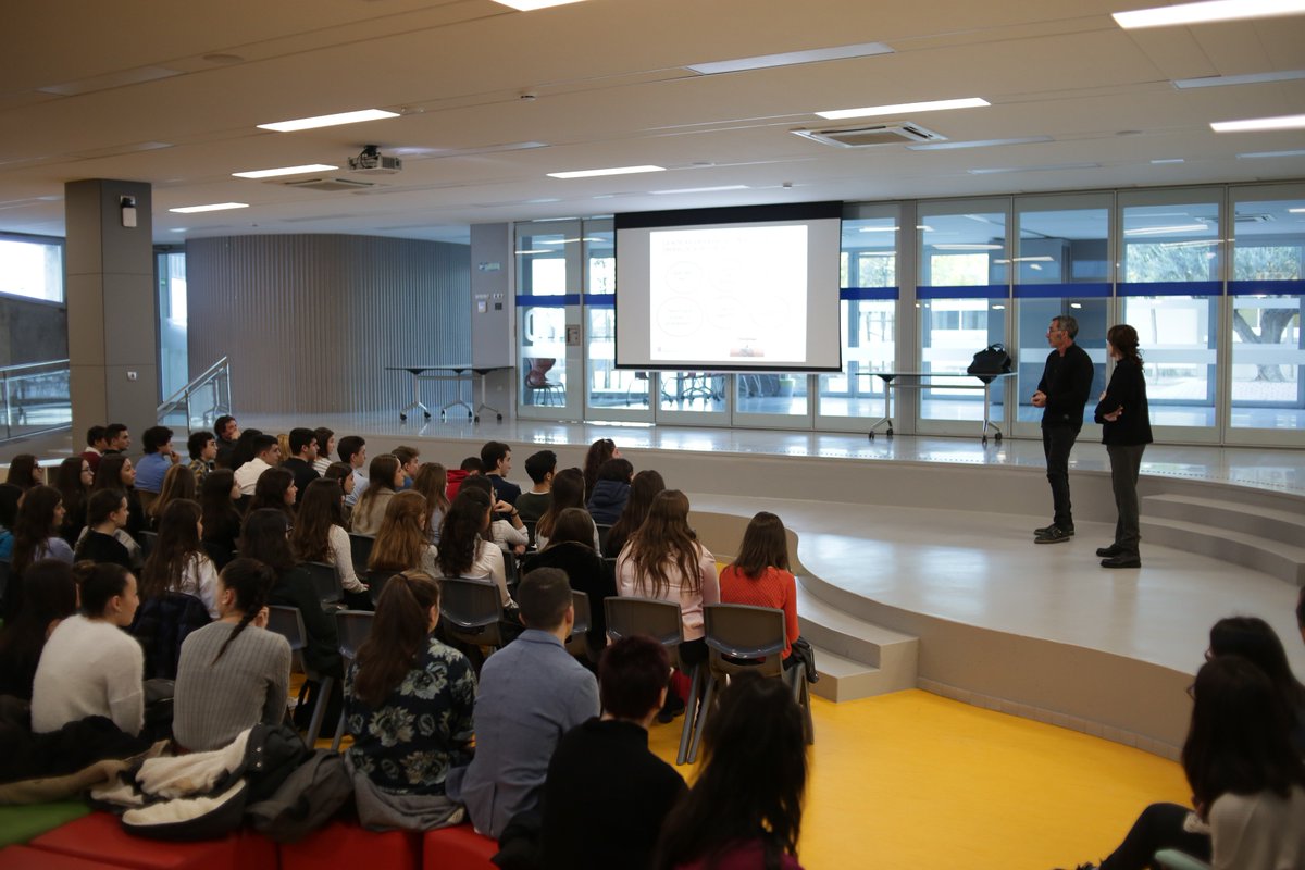 dainaisard's tweet photo. Sobre vins, formigues... i altres inquietuds. El Marcel·lí Canal i la Maria Josep Oró inauguren la jornada de defensa de Treballs de Recerca #TR #ponència #recerca #trecs https://t.co/jAD3MsG886