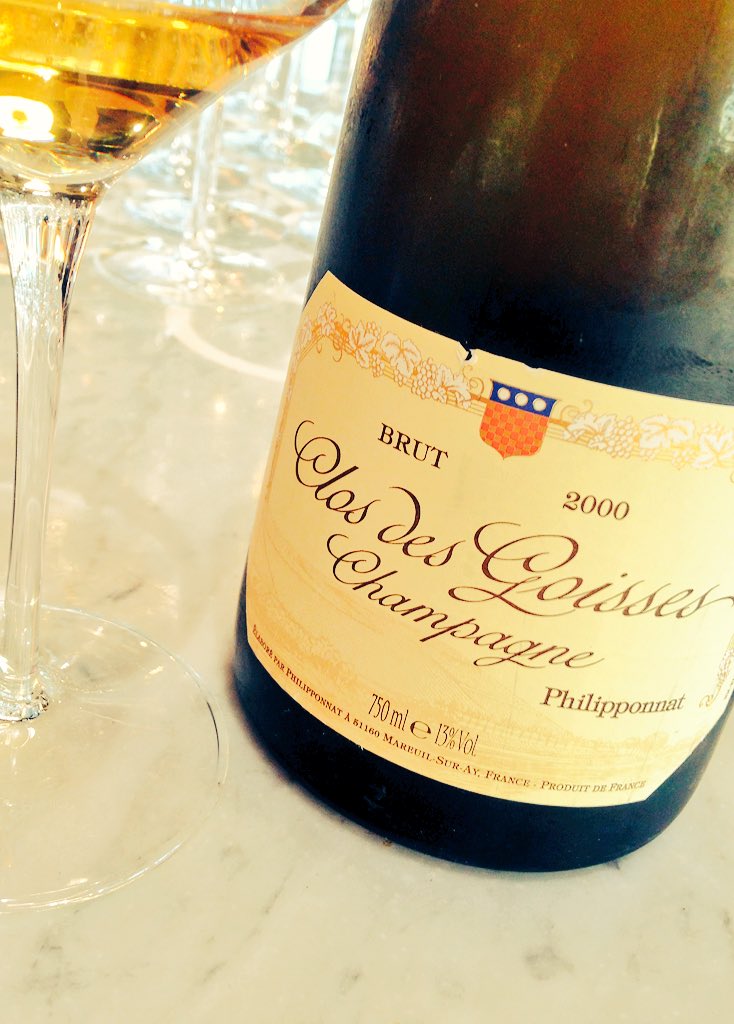 Clos de Goisses Brut 2000
From Philipponnat 
Just speechless...
There were so much aromas and character in this #champagne 
So elegant and complex that lingered gracefully! 
🍾🍾🥂🥂