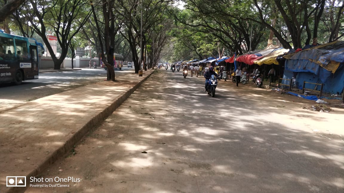 madivalatrfps's tweet image. In coordination with @madivalaps and @BBMP_MAYOR @BBMPCOMM we cleared the Madivala Market Rd. from all the illegal encroachment of vegetable vendors on centre divider and have requested them to use the complex built by BBMP.