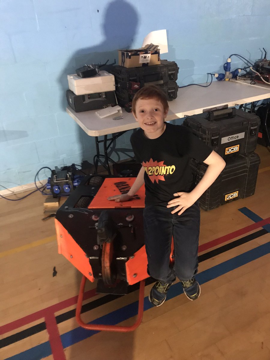 Robot2O's tweet photo. 4th place 👍🏻 @extremerobots #cheltenham https://t.co/1ChhwzouYt