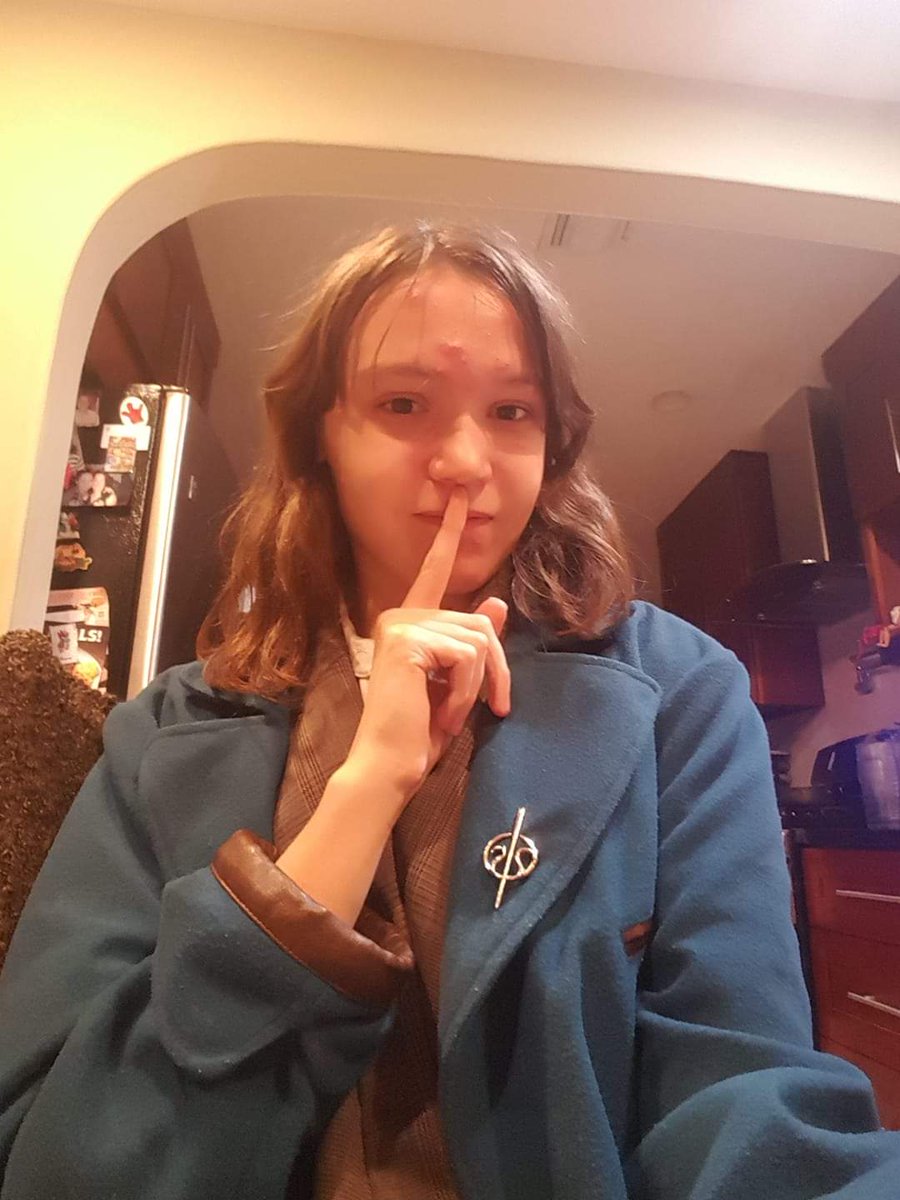 LisSladen13's tweet photo. This happy newt just saw an early #militaryscreening of #CrimesOfGrindelwald and I LOVED it.
As an avid Harry potter and history fan, my brain is now broken in the best way and I need to see it ten more times right now. #ProtectTheSecrets
@jk_rowling @WarnerBrosUK @pottermore https://t.co/JwJtm9Cr0j