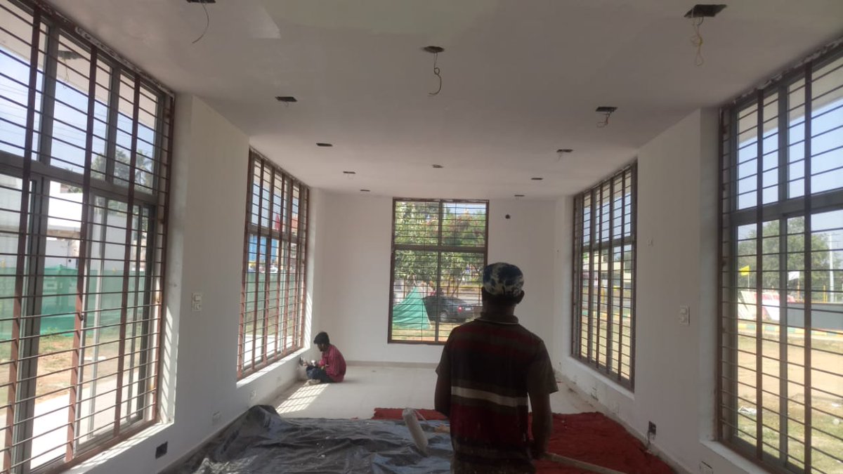 smartcitytumkur's tweet photo. The #finishingtouch for the #smartlounge at Amanikere.
#painting #workinprogress
🚮🚰🔰 https://t.co/LvjPJiDokq