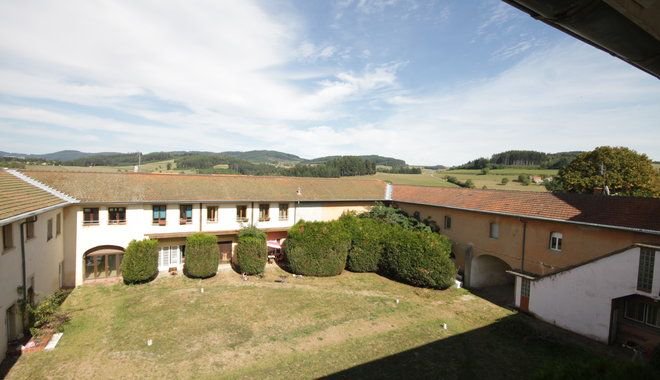 SafeNGreen's tweet image. #Ecolieu de Magny (Rhône): un projet d'habitat participatif intergénérationnel et écologique accueillant 10 à 15 familles, un agriculteur en permaculture (2-3 ha), des locaux professionnels (télétravail, santé…) buff.ly/2Dw4QRN @mvtcolibris