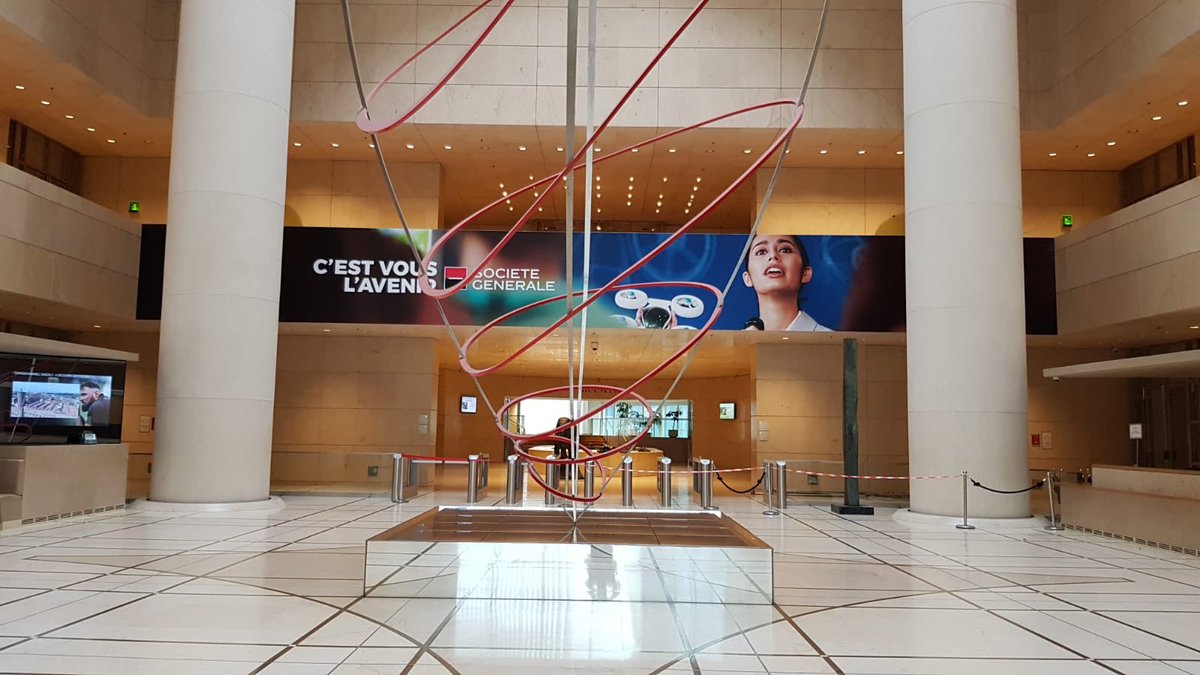 caroguillaumin's tweet photo. Quand tu arrives le matin à la @SocieteGenerale et que tu découvres la nouvelle signature de marque #TheFutureIsYou #ouvert #engagée #connectee https://t.co/Q4Yc4YaL7M