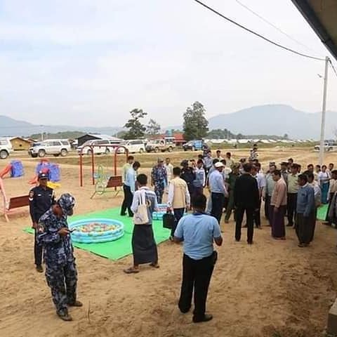 MAUNGYINNGATAY's tweet photo. NLD အစိုးရလက္ထက္ အခြင့္အေရးမ်ား
အျပည့္အဝခံစားေနရတာ ကိုယ့္နိုင္ငံသား
ကိုယ့္တိုင္းရင္းသားေတြနဲ့ ဌာနဆိုင္ရာ
ဝန္ထမ္းေတြကိုသတ္ျဖတ္ ရဲကင္��စခန္း ၃၀
ကို တျပိုင္တည္းဝင္စီးျပီးအျကမ္းဖက္လုပ္ေဆာင္
ခဲ့တဲ့ ခိုးဝင္ဘဂၤလီေတြပါ

crd photo https://t.co/8EFPqd6IlR