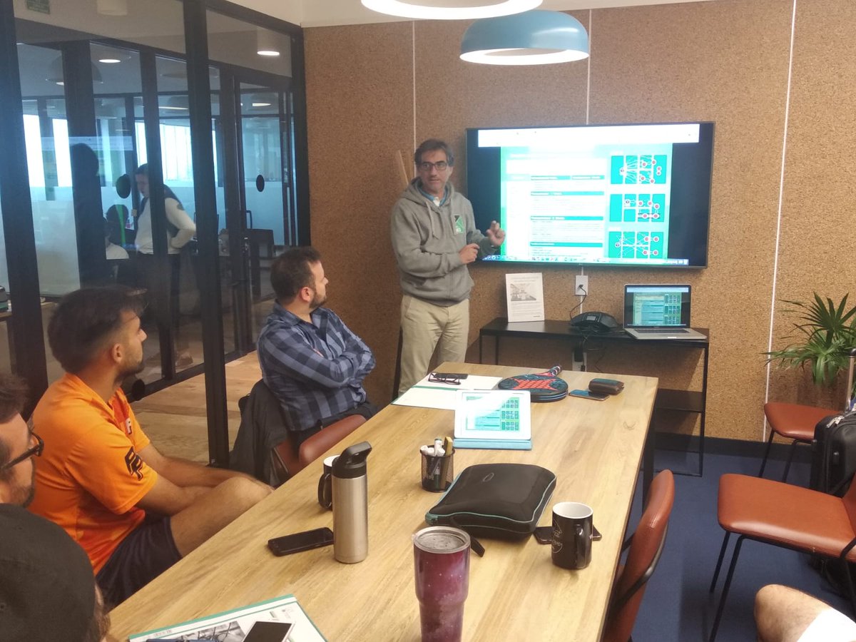 La Metodología de la @Academia_M3 ya ha llegado a México, más concretamente al <a href="/padelclubmty/">padelclubmty</a>, durante todo el fin de semana de la mano de <a href="/Jorge_MartinezP/">jorge martinez</a> y <a href="/Padelcristalia/">David Morales Garcia</a> hemos desarrollado unas intensas jornadas de formación en tierras Aztecas. 🔜🇱🇺 &amp; 🇸🇪 #M3InternationalCoah