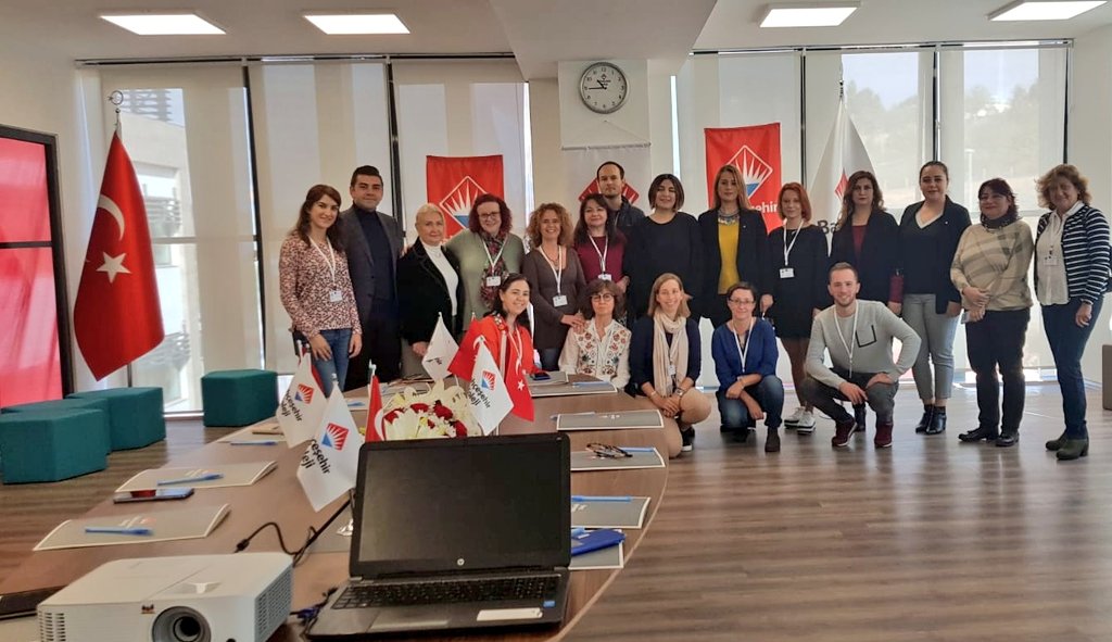 BahcesehirGA's tweet photo. Gaziantep Bahçeşehir Koleji'nin yürüttüğü Hands on Clil Erasmus projesi kapsamında okulumuzda verilecek olan #masterjunior konulu öğretmen eğitimi için Portekiz,Slovakya ve İspanya'dan 12 öğretmen kampüsü ziyarete geldi. https://t.co/hIbdXVmylK