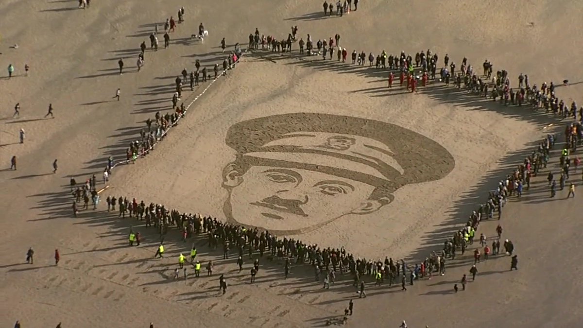 BBCCornwall's tweet photo. ICYMI These were the faces of four men who fell in #WW1, sculpted into Cornish beaches on #RemembranceDay2018 in the #PagesOfTheSea project #LestWeForget 

#Porthmeor #Porthcurno #EastLooe #Perranporth 

Click here for our #ArmisticeDay100 video 📽️ https://t.co/UB6Nc4a1cB 📽️ https://t.co/bW4J4hOE9n