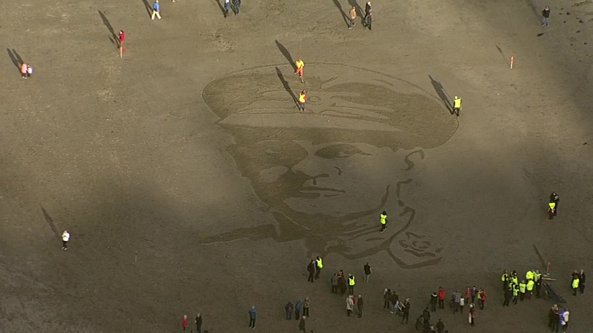 BBCCornwall's tweet photo. ICYMI These were the faces of four men who fell in #WW1, sculpted into Cornish beaches on #RemembranceDay2018 in the #PagesOfTheSea project #LestWeForget 

#Porthmeor #Porthcurno #EastLooe #Perranporth 

Click here for our #ArmisticeDay100 video 📽️ https://t.co/UB6Nc4a1cB 📽️ https://t.co/bW4J4hOE9n