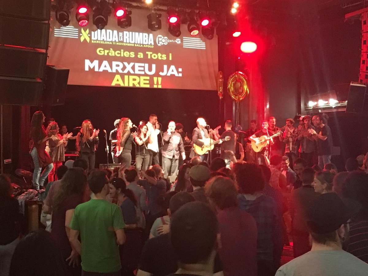 forcatrumba's tweet photo. Gran fi de festa de la #diadarumba10anys! Amb el #Candeli i la família de la #rumbacatalana! Fins l’any que ve! https://t.co/zk36BSqzHI
