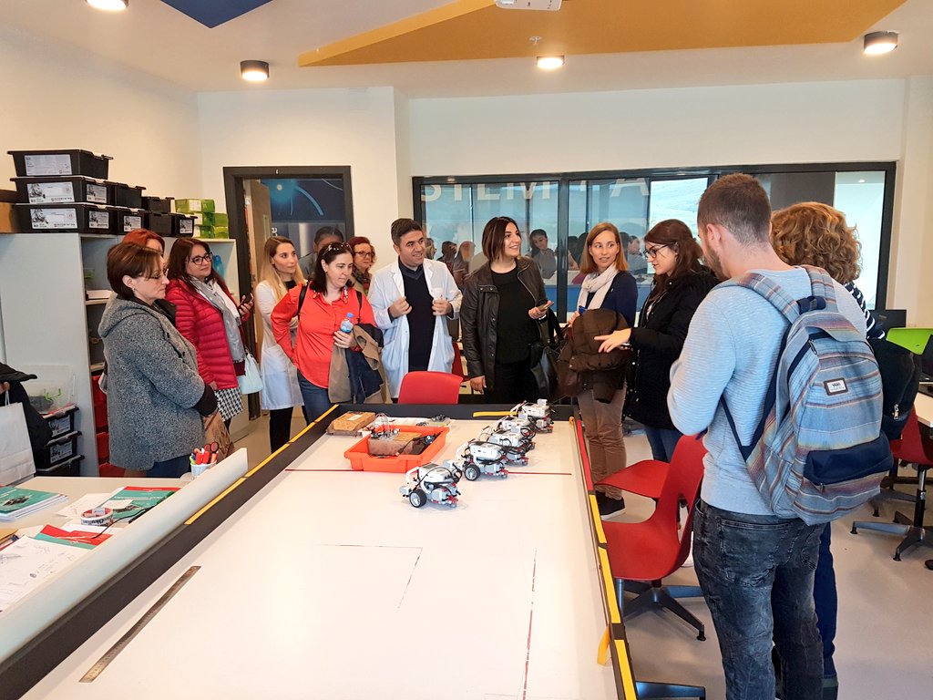 BahcesehirGA's tweet photo. Erasmus projesi kapsamında Portekiz,Slovakya ve Ispanya'dan gelen misafirlerimiz okulumuzu gezerek memnuniyetlerini ve beğenilerini  ifade ettiler.. https://t.co/faU3FIgWg2