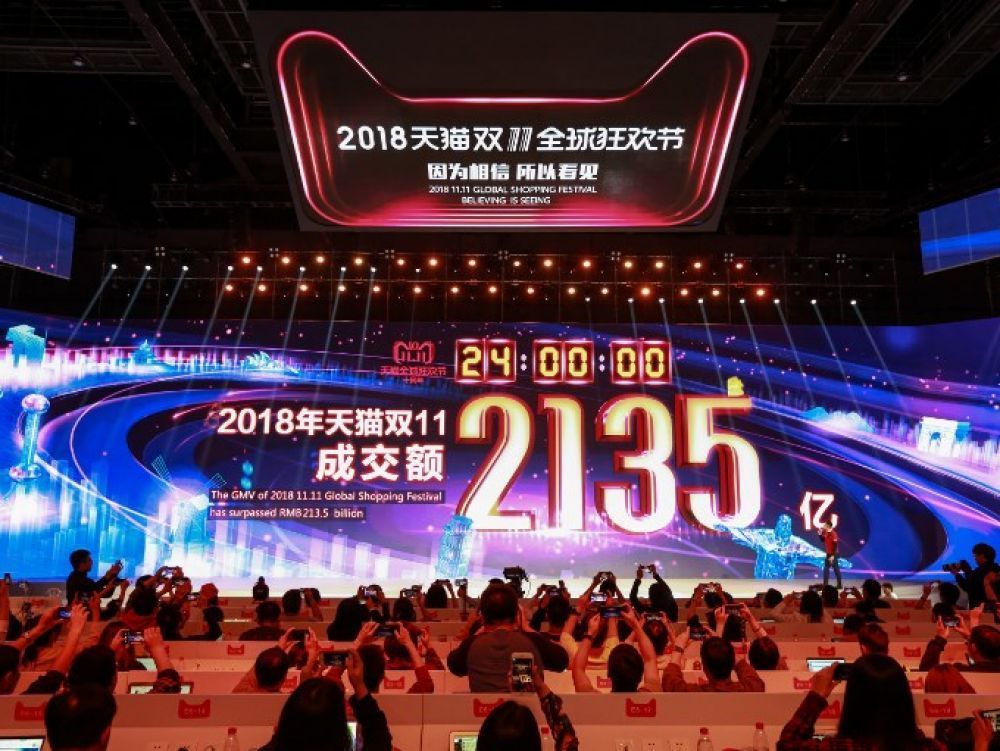 Challenges's tweet photo. Soldes: ventes monstres pour le géant chinois Alibaba https://t.co/lTj1p7W8fL https://t.co/3feSN7P1L8