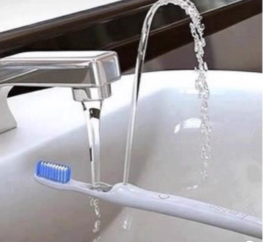 これすごい！！コップがいらない！？水が飛び出す秀逸な歯ブラシｗｗｗ