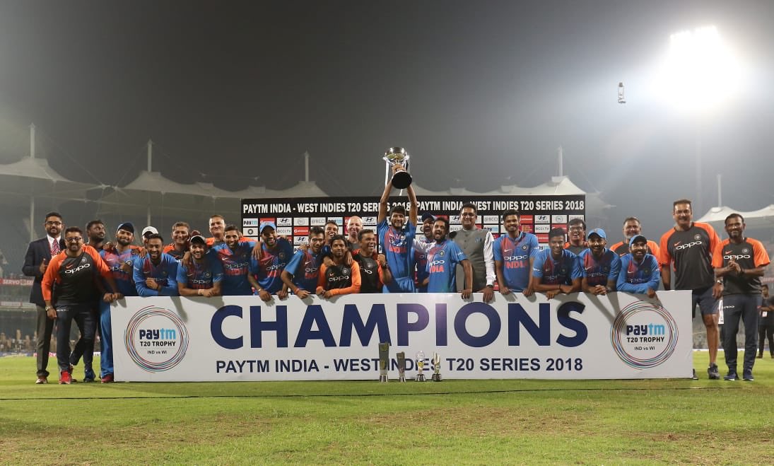 ImRo45's tweet photo. Serious effort from the lads to clinch the series. Lots of character in the squad, future is bright. By the way this is ⁦⁦@imK_Ahmed13⁩ 3rd trophy raise 😄 #TeamIndia ⁦@BCCI⁩ https://t.co/Os4NbHNqrh