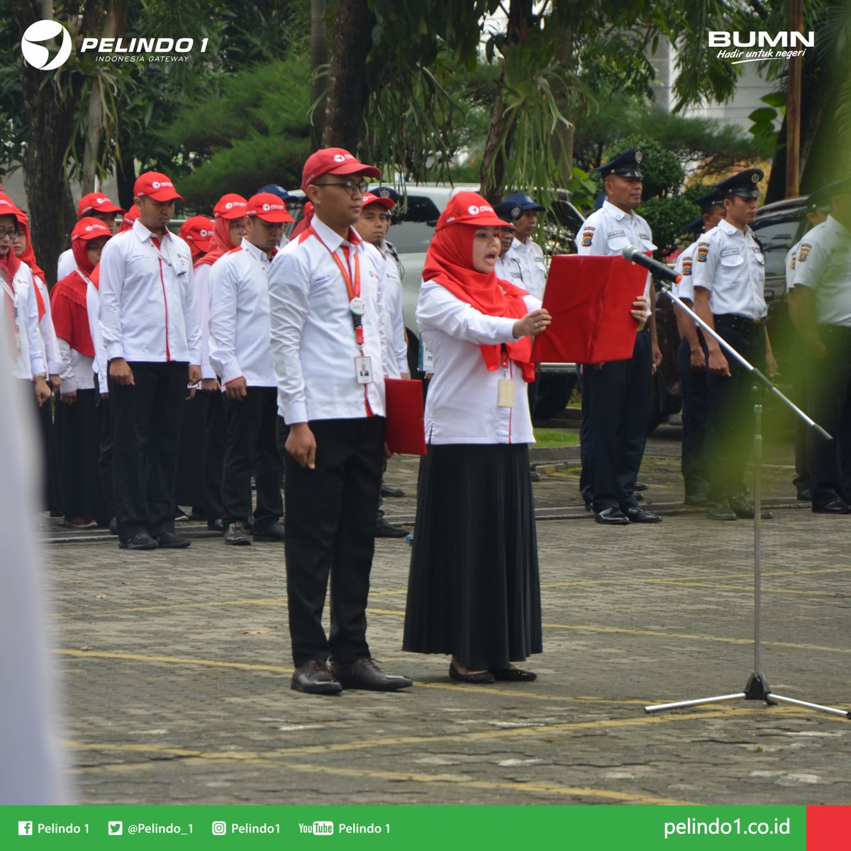 PelindoSPMT's tweet photo. #Portlovers, Senin (12/11) ini Pelindo 1 gelar upacara bendera untuk memperingati Hari Pahlawan di Kantor Pusat Pelindo 1. Bertindak sebagai pembina upacara pada upacara hari ini adalah Direktur SDM M. Hamied Wijaya.
#HariPahlawan #Pelindo1Update https://t.co/NSXqMdJhgU