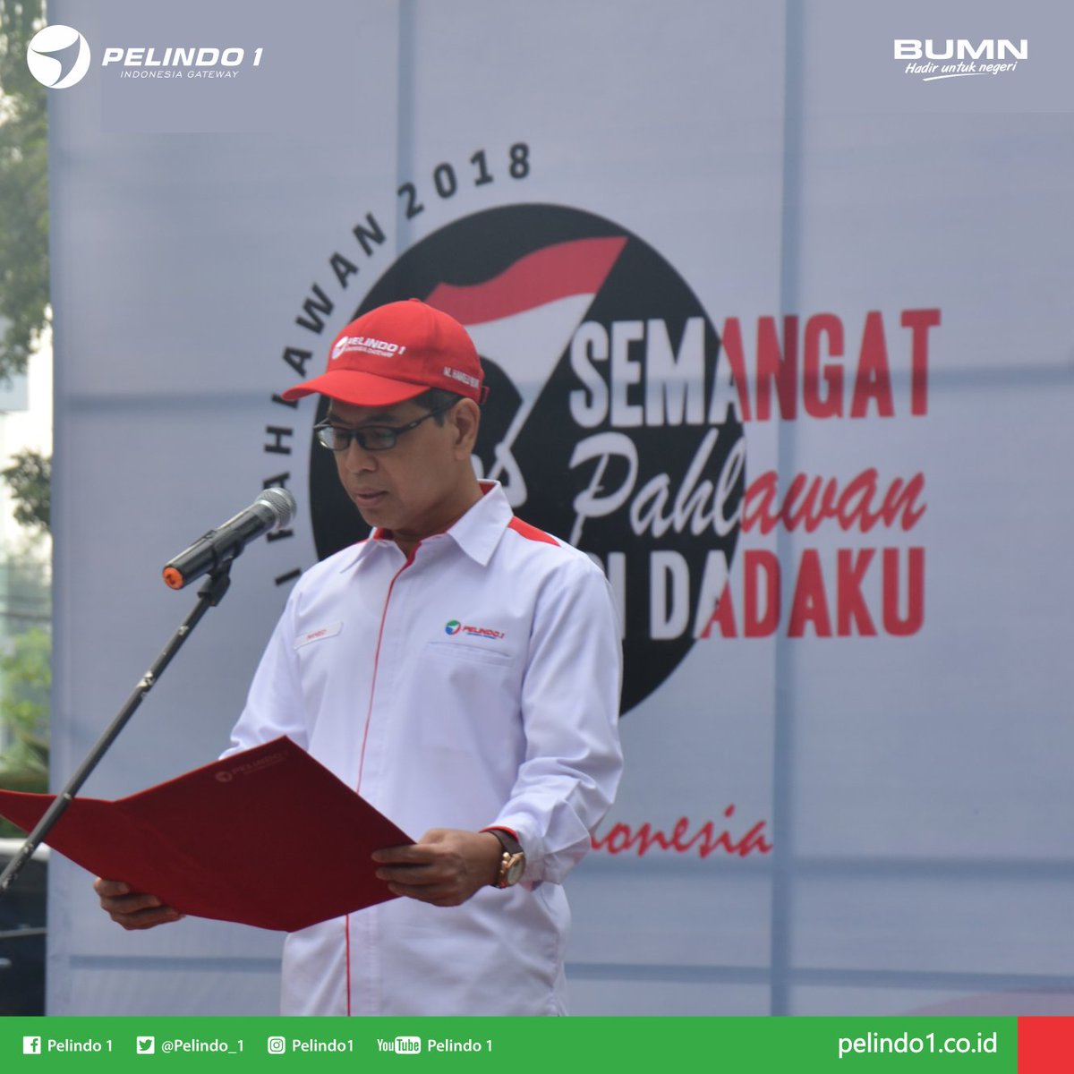 PelindoSPMT's tweet photo. #Portlovers, Senin (12/11) ini Pelindo 1 gelar upacara bendera untuk memperingati Hari Pahlawan di Kantor Pusat Pelindo 1. Bertindak sebagai pembina upacara pada upacara hari ini adalah Direktur SDM M. Hamied Wijaya.
#HariPahlawan #Pelindo1Update https://t.co/NSXqMdJhgU