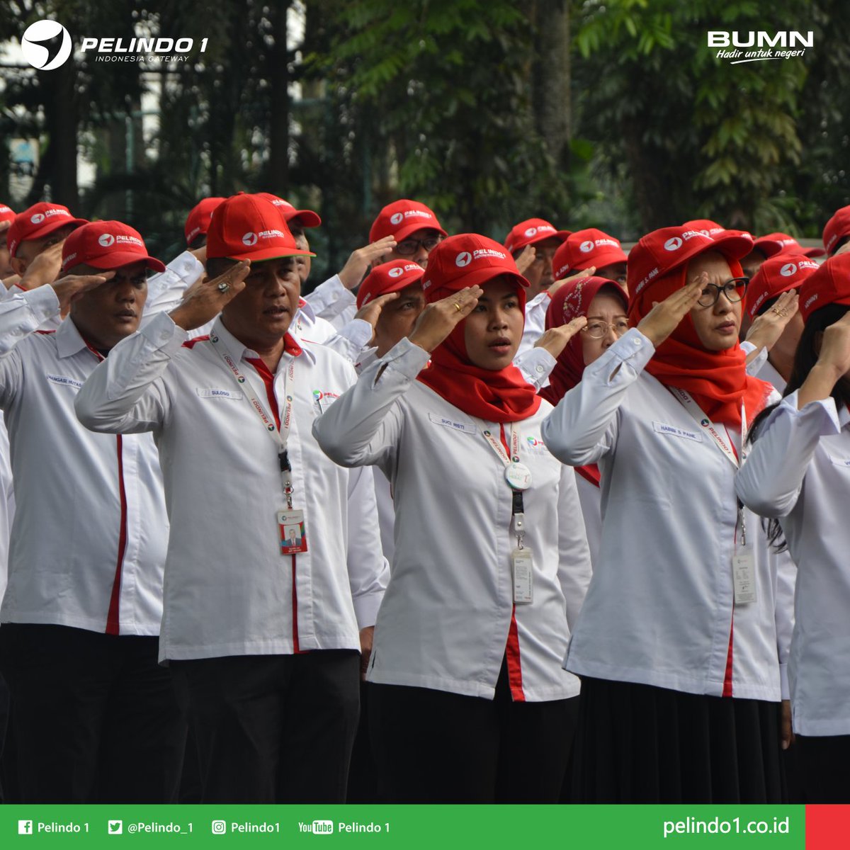PelindoSPMT's tweet photo. #Portlovers, Senin (12/11) ini Pelindo 1 gelar upacara bendera untuk memperingati Hari Pahlawan di Kantor Pusat Pelindo 1. Bertindak sebagai pembina upacara pada upacara hari ini adalah Direktur SDM M. Hamied Wijaya.
#HariPahlawan #Pelindo1Update https://t.co/NSXqMdJhgU