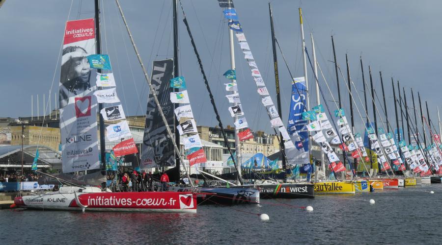 AFFundraisers's tweet image. SPORT I @FrancisJoyon , grand vainqueur de la #RouteduRhum. Petite virée dans les eaux du "sponsoring #solidaire" : De toutes les tailles, sur toutes les thématiques, les causes s'affichent plus que jamais sur les bateaux de la #RouteduRhum2018 bit.ly/2AYCr4f