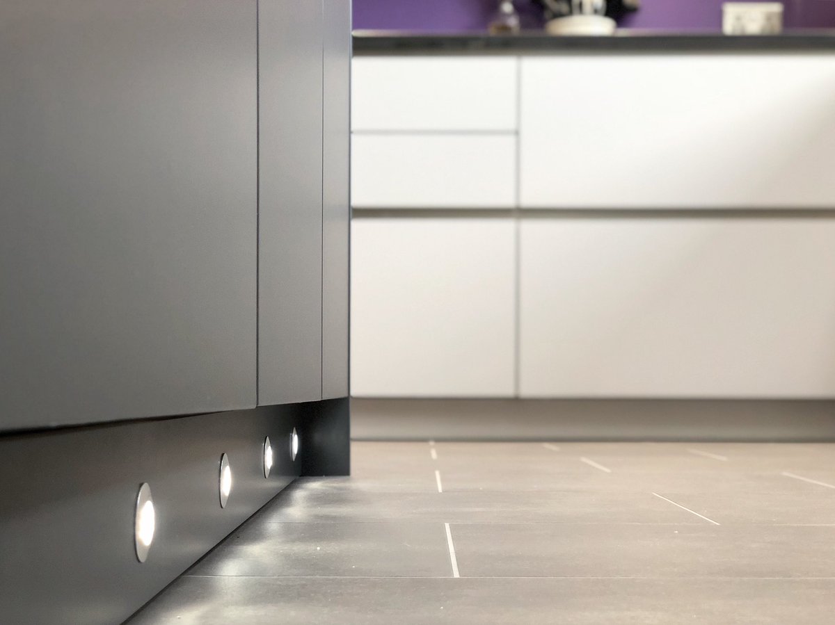 Kenickie_M's tweet photo. Never underestimate the importance of lighting in your kitchen. You can completely transform the mood with the touch of a switch
#KBNM #Störmer #Germankitchen #edinburghhome #edinburghdesign #edinburghjoinery #edinburghkitchen #kitchenlighting #myhome #madeingermany #edinburgh https://t.co/nbNj0fmo8c