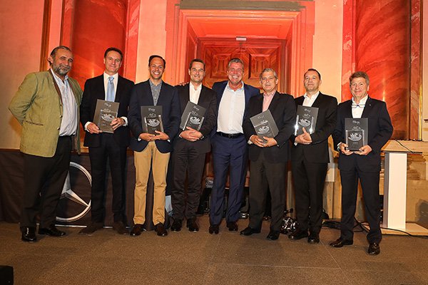 MBenzAutoOja's tweet photo. Estamos muy contentos porque nos han dado un premio!!!
#AutoOja recibe el #PremioSensia por la excelencia de sus procesos de venta y posventa enfocados a una atención óptima a sus clientes. ¡¡¡Enhorabuena equipo!!!
#excelencia #supercontentos #mercedesbenzspain @mbenzspain https://t.co/1VaD8q1I4K