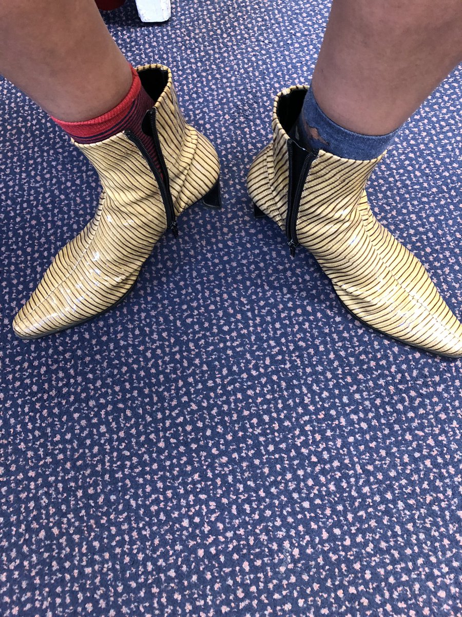 Rowlatts_TMET's tweet photo. β¨Ms Virk and Mrs Swann supporting #oddsocksday to start #antibullyingweek2018 #tmet #rhpshe #respect https://t.co/H9qY3delYl