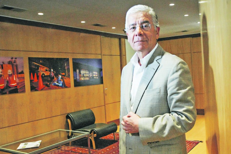 latercera's tweet photo. Gerente general de Chilquinta, Francisco Mualim: “Sería raro que se venda una empresa de distribución, porque son muy pocas” https://t.co/YAvwrwaBOZ https://t.co/HTzGouAGHw