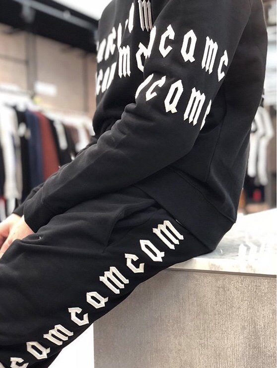 Great to revisit @B2BFashion designer menswear store and see the new collections sitting pretty against our Ghibli decorative paint. This concrete effect finish adds an edgy and urban touch to the fittings and interiors in store. 

buff.ly/2JWKzW2