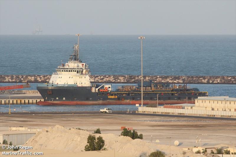 NTriantis's tweet photo. The drill ship #Stena #IceMax arrived yesterday night at Block 10 direct and not at port of Limassol.
The exact position of drill ship (red circle) it is only know through the support ship position. The drill ship diactived the AIS since the passing the Greek terretorial waters. https://t.co/hcIfisqusv