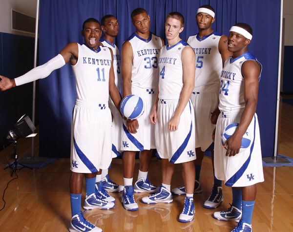 slime_tre_ball's tweet photo. Kentucky basketball has the greatest tradition in the history of the sport, that’s a given, everyone knows

However, injuries, recruiting, &amp; other very small obstacles have prevented UK from reaching our ultimate potential..

Here’s why UK is missing an extra TEN NATIONAL TITLES: https://t.co/QYIGgzkiT5