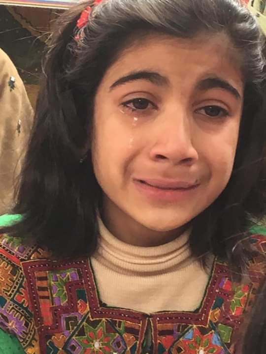 baloch_zabrain's tweet photo. کیا کہوں اور کہنے کو کیا رہ گیا 
 اپ کو دیکھ کر دیکھتا رہ گیا....
یہ انسوں ایک دن تمہیں بہہ کر لے جایگا
#SaveBalochMissingPersons 
@PM_Imran_Khan @HamidMirPAK @ZeeNews @TarekFatah @WusatUllahKhan https://t.co/ufRRtEGhaE