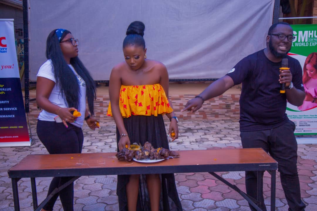 NalaTribeFoods's tweet photo. We had to eat Okpa because we are truly Eastern
CEO of CoalCity @Coal_City on the side
Cc Media Personality @fabanyta did it with me #ESMPF2 still the most talked about Event in 042
Anybody saw the @CakeMaestro_
@egmhub on th side and the Radio GAD himself @RADIOGAD https://t.co/TzbqSqWhGi