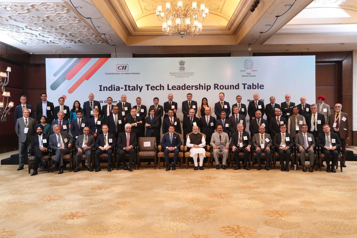 ITANewDelhi's tweet photo. Il Primo Ministro indiano, Narendra Modi, e il Presidente del Consiglio italiano, Giuseppe Conte, con i rappresentanti indiani e italiani intervenuti alla India-Italy Tech Leadership Round table del #TechSummit2018 https://t.co/t1HOaEMJiI