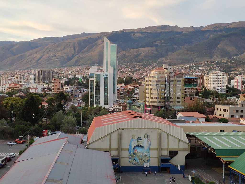 Stats4SD's tweet photo. Cor! The beautiful, beautifuuuul view from the workshop Carlos and Alex ran in #Cochabamba, #Bolivia. We definitely need to share more of these views 😊 #beautifulbolivia https://t.co/6AEoh7QIHm
