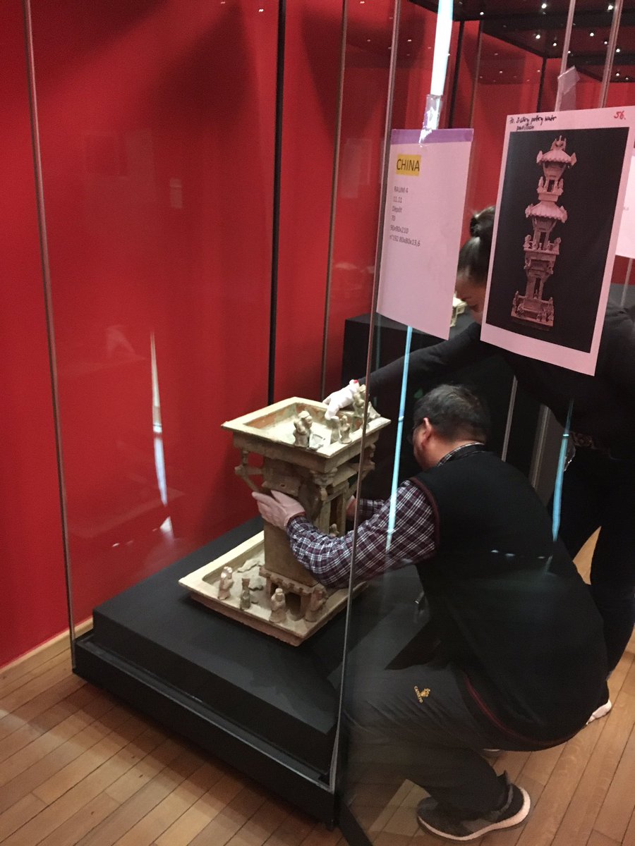 michelpolfer's tweet photo. Making of Exhibition The Origins of Chinese Civilisation opening at MNHA November 20th First object in showcase ! #china #chinesecivilisation #History @museenational https://t.co/nhIw1LLnkF