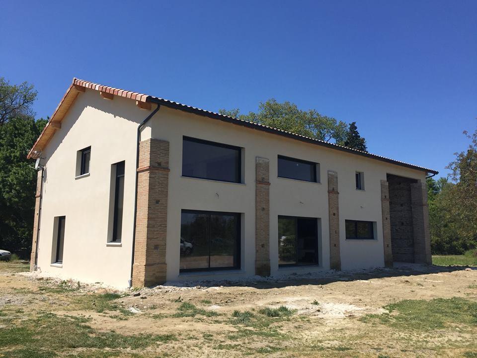 ConstructionsMu's tweet image. Projet de rénovation d'un corps de ferme sur la commune d'Ondes. La réhabilitation touche à sa fin, et quand nous comparons le bâtiment initial au résultat final, il est difficile de retrouver des similitudes ! 🏗️🏡
#Maisonsneuve #Constructeurdemaisontoulouse