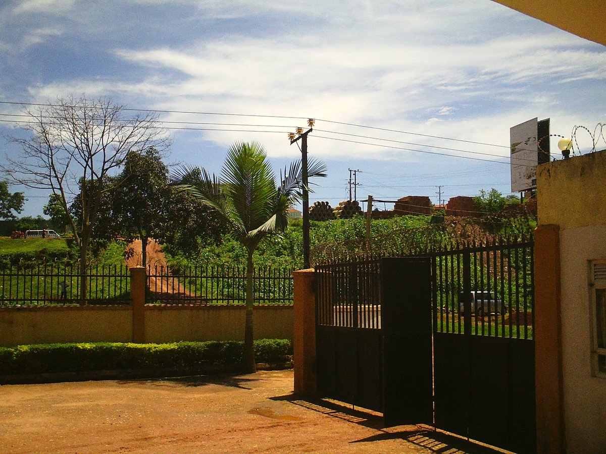 alphagenent_ug's tweet photo. #Outside
#office https://t.co/MaHKJZJglh