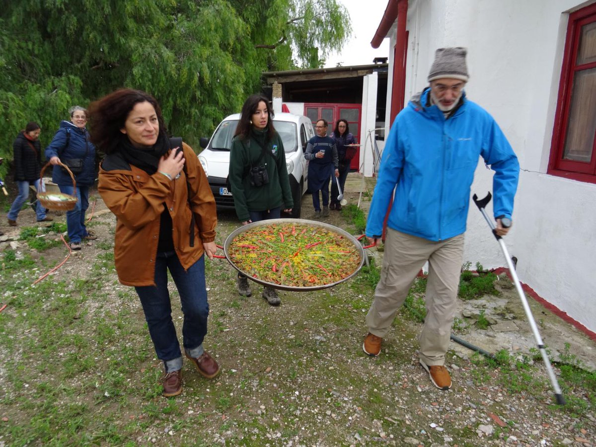 FundacioAssut's tweet photo. Celebramos en el Tancat de l’Estell #Albufera la comida de cierre de #VIIJECT. Arroces cocinados por el presidente de esta Comunidad de Regantes con la que tenemos un acuerdo de #CustodiaDelTerritorio desde 2011. Y desde 2015 con apoyo de @gracomsa_web. Larga vida a la custodia! https://t.co/0fTj1JC5jY