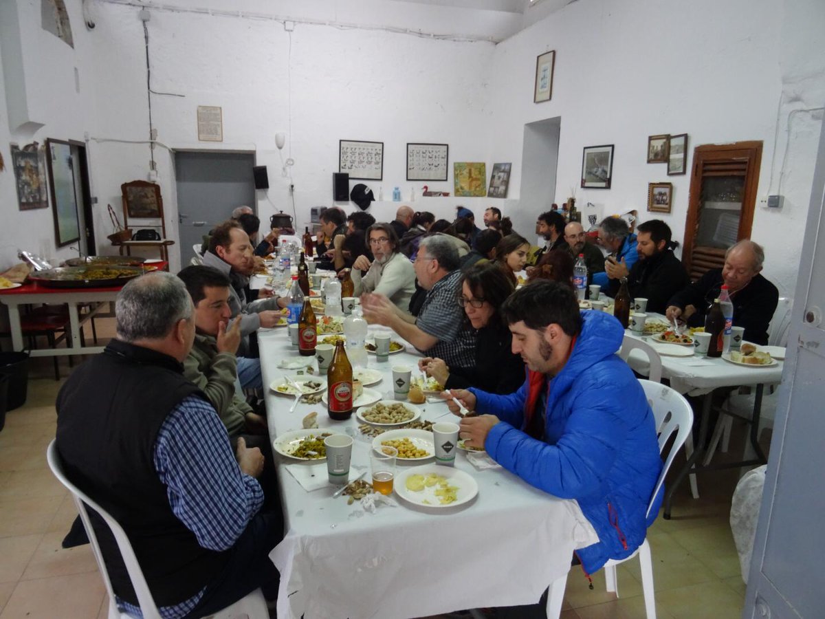 FundacioAssut's tweet photo. Celebramos en el Tancat de l’Estell #Albufera la comida de cierre de #VIIJECT. Arroces cocinados por el presidente de esta Comunidad de Regantes con la que tenemos un acuerdo de #CustodiaDelTerritorio desde 2011. Y desde 2015 con apoyo de @gracomsa_web. Larga vida a la custodia! https://t.co/0fTj1JC5jY