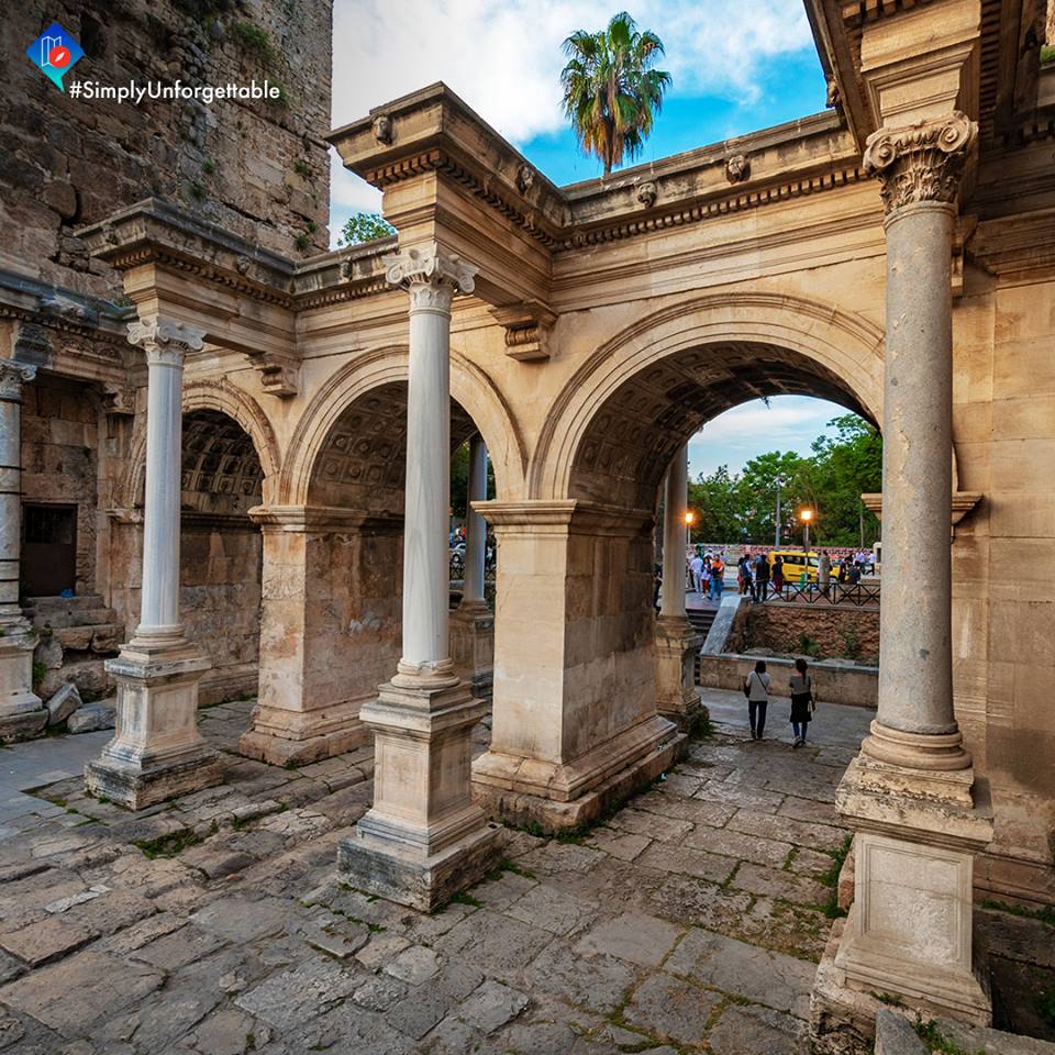 How many cities in the world can you enter through ancient Roman gates and be on the Mediterranean within minutes?! #Türgi #Turkija #Turcija #Antalya #Hadrian #Gate #reis #kelione #celojums