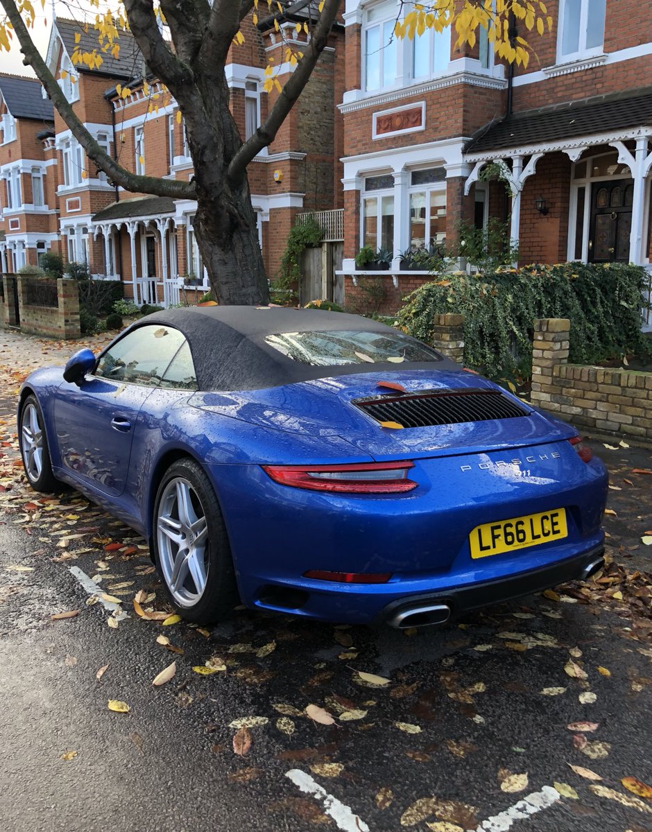 Porsche911UK's tweet image. Autumn in full swing 🍂 
#911Cabriolet a rare sighting