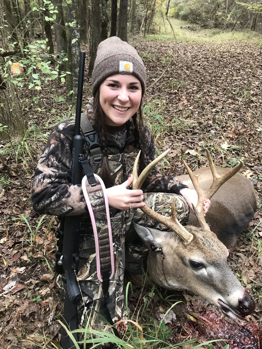 BrianaLeeSmith's tweet photo. Everything about this hunt meant the world to me. 💘🦌 #girlswhohunt #9point #bigbuckdown https://t.co/vTsuhSXPF8