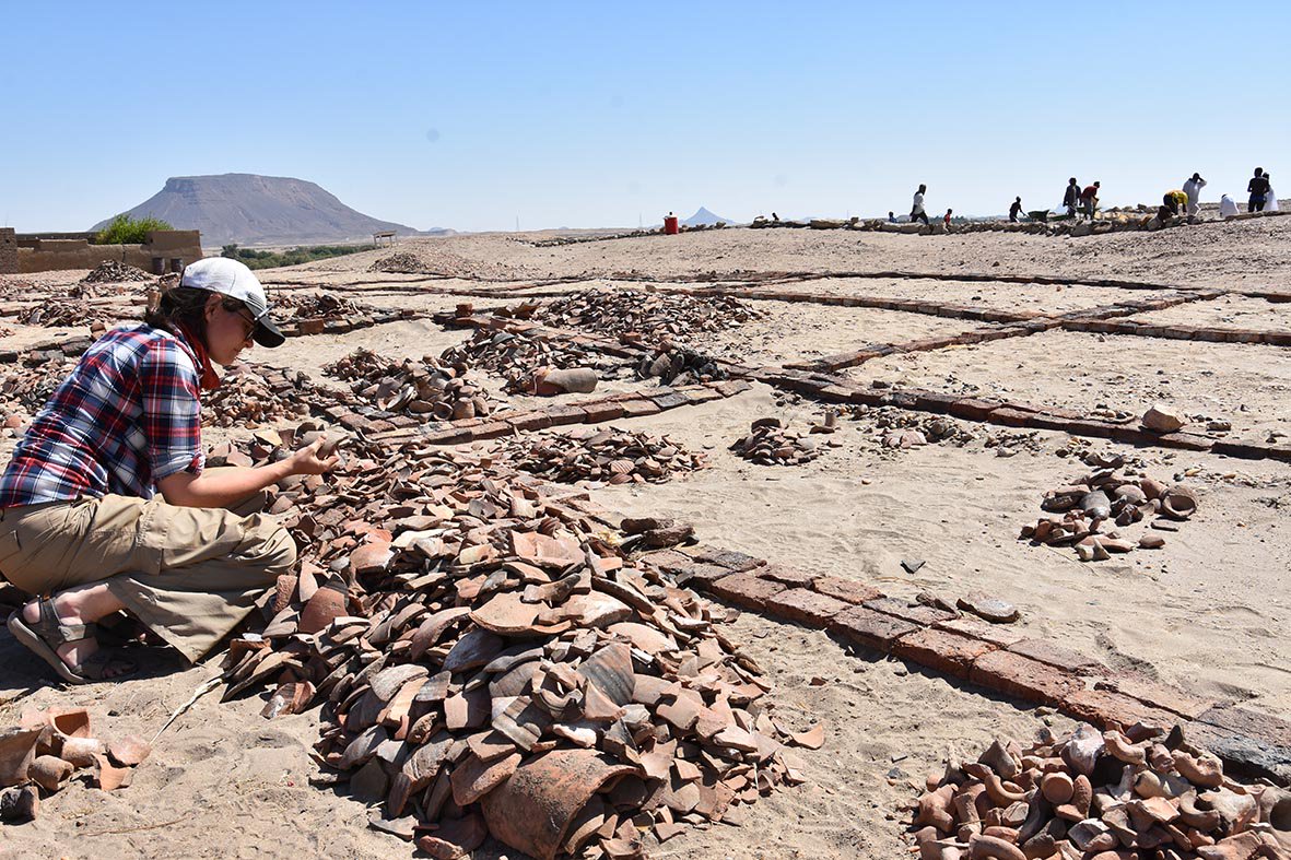 VFrancigny's tweet photo. Great discovery today by our archaeologist Marie-Paule Jung of a series of complete ceramic vessels in a Meroitic grave, while our ceramicists Romain David and Aleksandra Ksiezak divide their time between field and study room. @sfdaskhartoum @FranceauSoudan #Sudan #Nubia https://t.co/m0vfZrmwZh