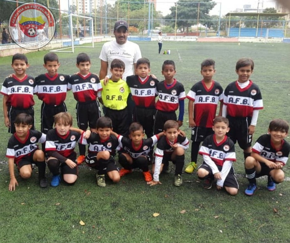 #Institucional | ¡REMONTADA!🔥
.
😀 Iniciamos la semana felicitando a nuestra categoría sub 9 (2010) AFB Santa Elena quiénes el pasado sábado 10 de noviembre vencieron a la Academia Rey (verde) con 3 goles por 2 en la @ligainternacional ¡LA CASA SE RESPETA!🎉 #felizlunes #bqto